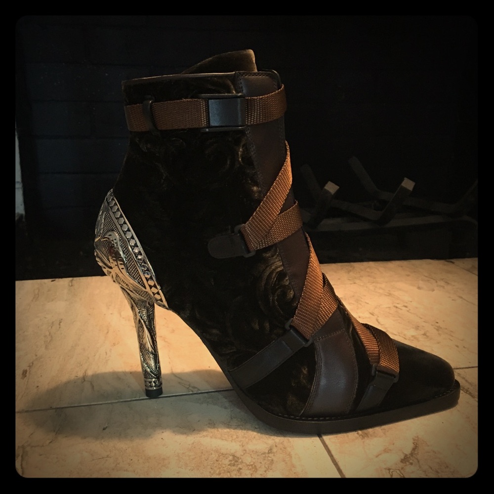 Chloé Tracy Ankle Boot. Size 40 EU, Size 9.5-10 US
